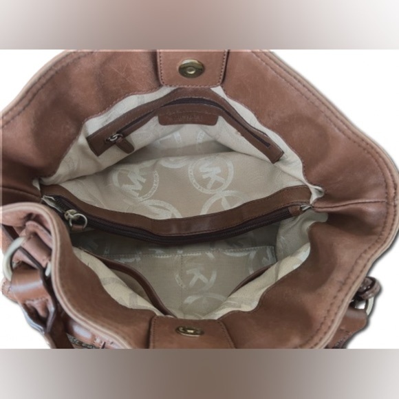 Vintage Michael Kors handbag in softest saddle brown leather with brass hardware - Picture 4 of 9